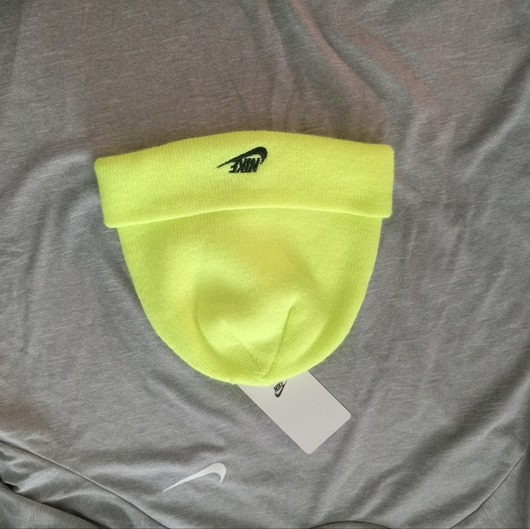 Nike Beanie Unisex Green Yellow Peak Tall Cuff Futura Embroidered Swoosh Hat Cap - Picture 1 of 1